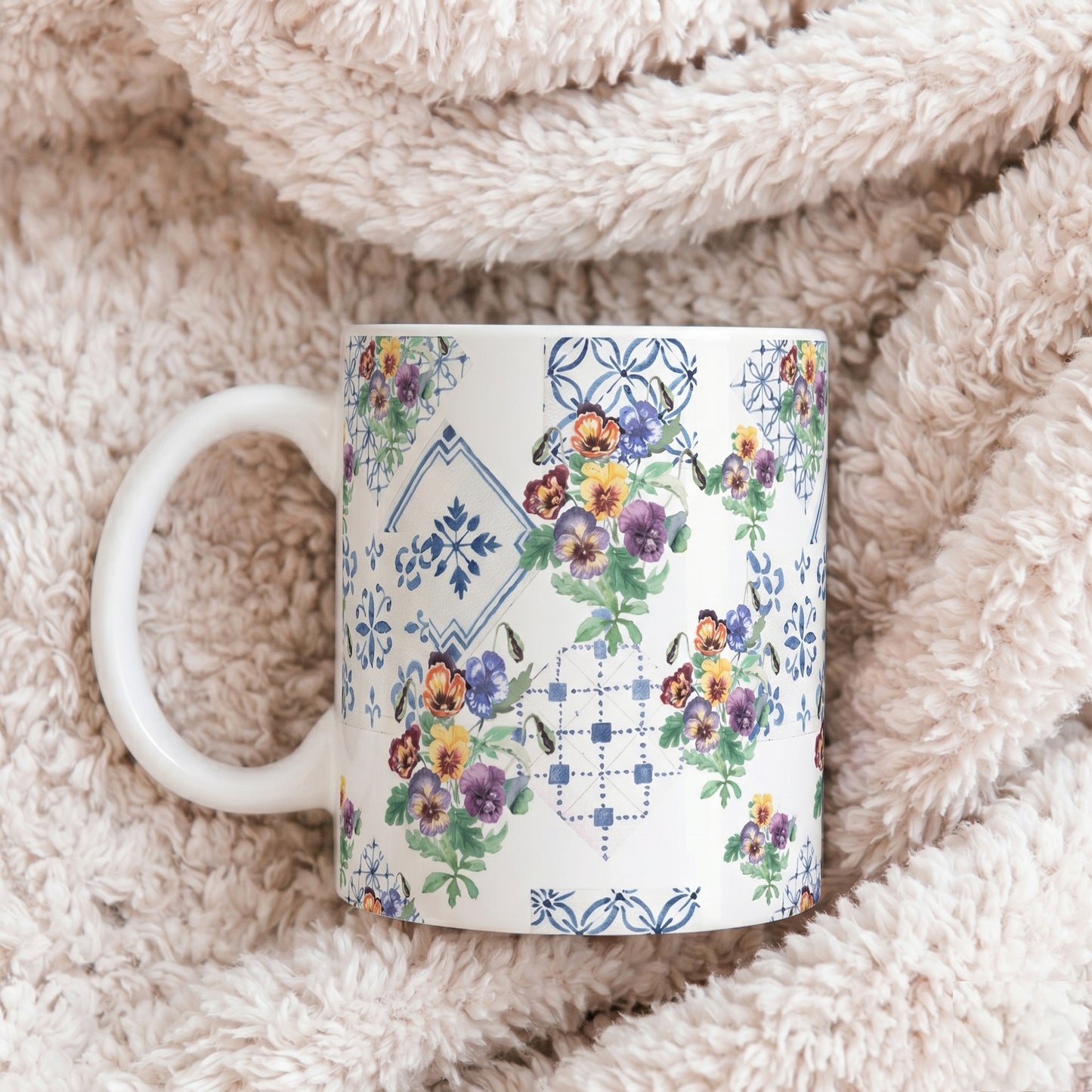 Vintage Pansy Floral Ceramic Mug – Blue Tile Pattern (11oz & 15oz)